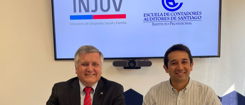 La Escuela de Contadores Auditores de Santiago firma convenio con INJUV